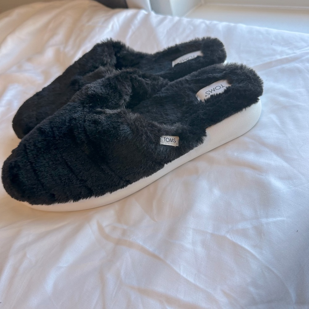 TOMS Alpargata Mallow Mule Black Faux Fur Slippers